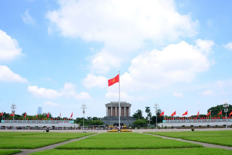 Lăng Chủ tịch Hồ Chí Minh uy nghi, nơi lưu giữ thi hài của Bác Hồ