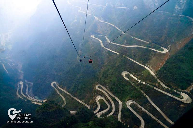 Cẩm Nang Du Lịch Trương Gia Giới (2025): Khám Phá Kỳ Quan "Pandora Trên Trái Đất" 6 Con đèo 99 khúc cua nguy hiểm dẫn lên núi Thiên Môn Sơn