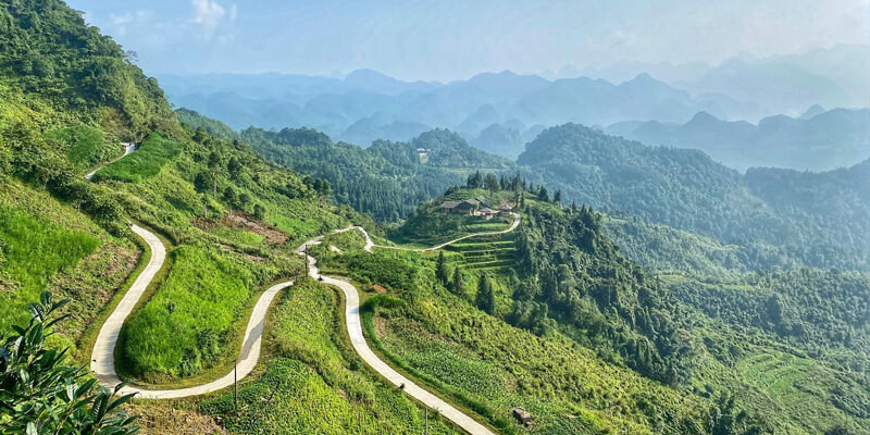 Cổng Trời Quản Bạ - một trong những địa điểm du lịch nổi tiếng nhất Hà Giang