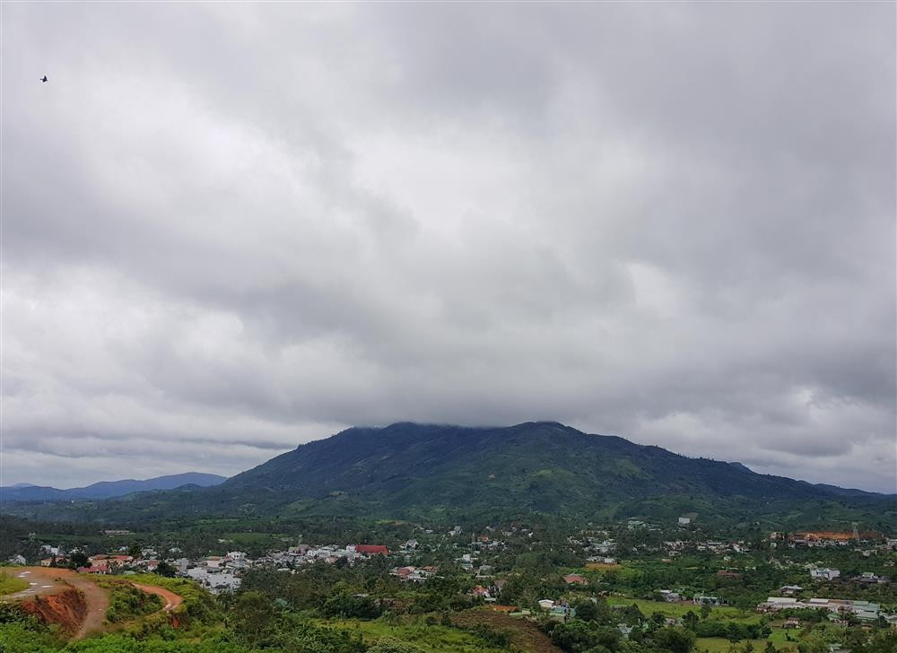 Toàn cảnh vẻ đẹp bình dị tại Núi Đại Bình Bảo Lộc