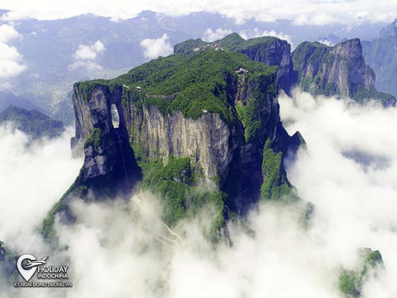 Cẩm Nang Du Lịch Trương Gia Giới (2025): Khám Phá Kỳ Quan "Pandora Trên Trái Đất" 2 Khung cảnh núi Thiên Môn Sơn hùng vĩ