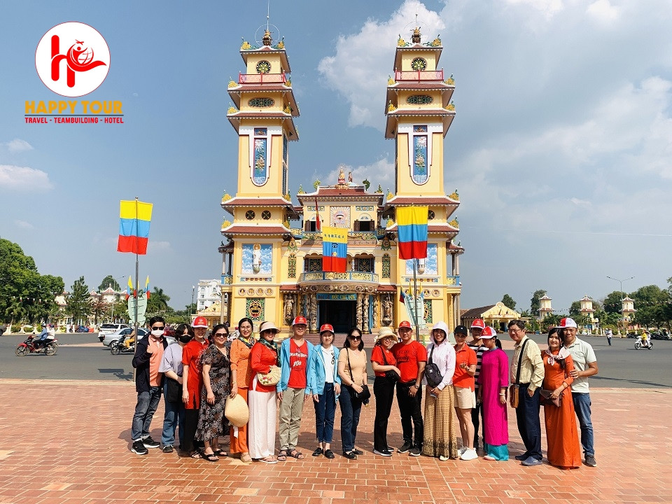 Toàn cảnh kiến trúc độc đáo của Tòa Thánh Cao Đài Tây Ninh