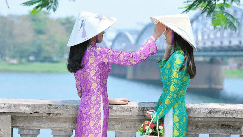 Áo dài Huế dịu dàng, duyên dáng