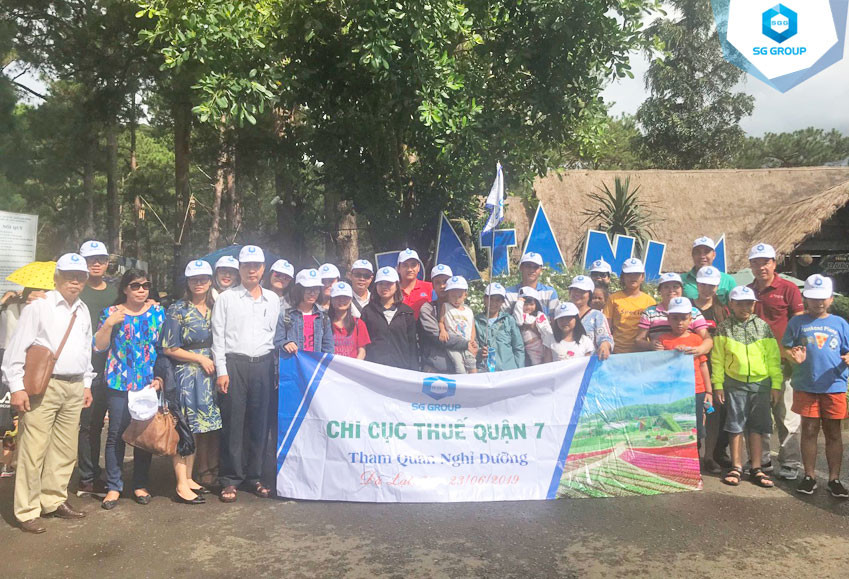 Dòng thác Datanla chảy xiết tung bọt trắng xóa