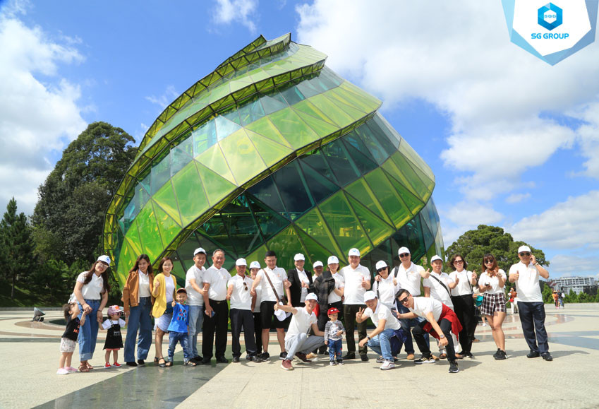 Nụ hoa Atiso khổng lồ tại Quảng trường Lâm Viên