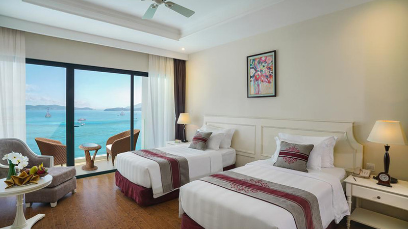 Phòng ngủ Vinpearl Resort & Spa Nha Trang với nội thất cao cấp và tầm nhìn vịnh