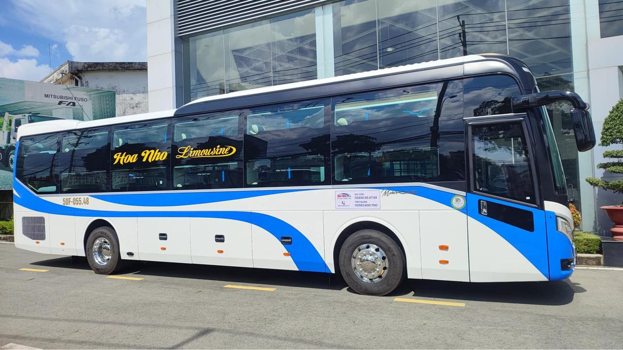 Bên ngoài xe Limousine hiện đại của nhà xe Hoa Nho