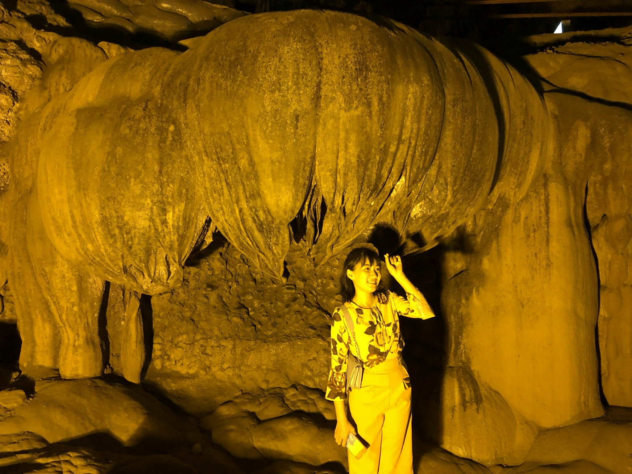 Đài sen úp ngược, một trong nhiều hình dáng thạch nhũ độc đáo trong động