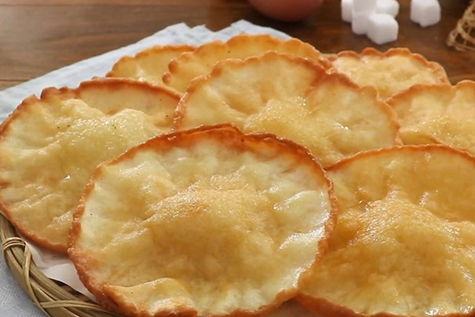 Khám Phá Hương Vị Đồng Bằng: 20 Món Bánh Miền Tây Đặc Sản Không Thể Bỏ Qua 4 Bánh tai yến có hình dáng độc đáo như tai chim yến