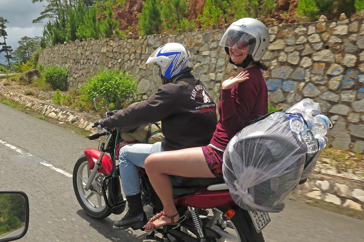 Hướng dẫn viên Steven thân thiện cùng du khách người Ba Lan