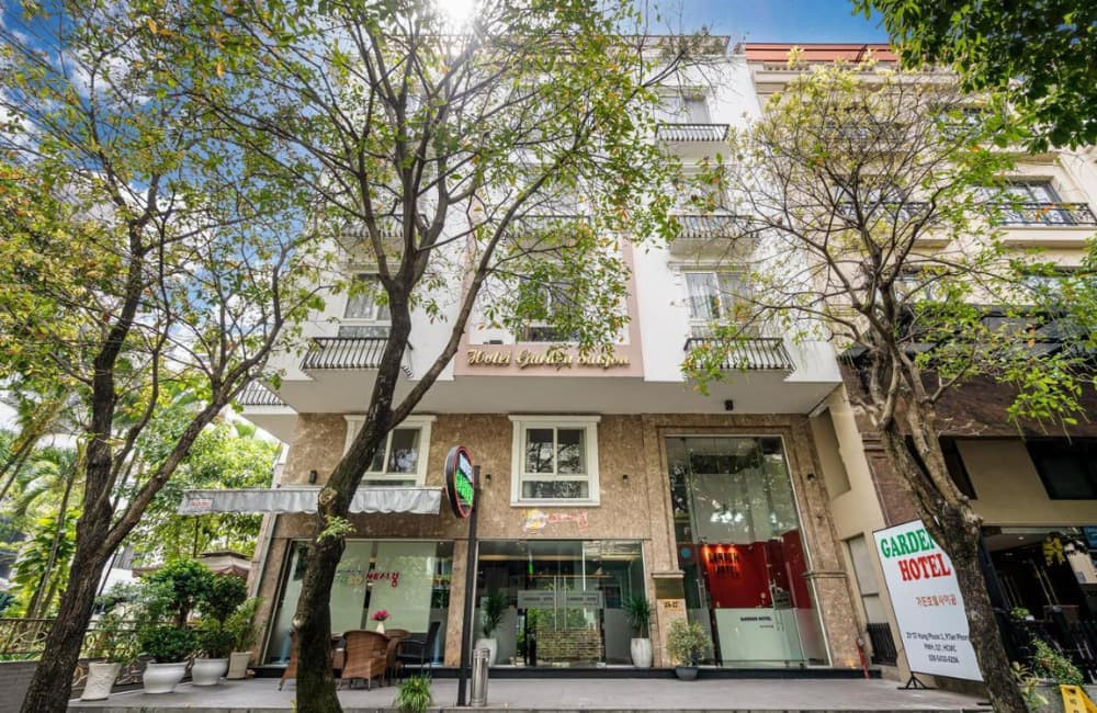 Top 15 Khách Sạn 3 Sao Sài Gòn Chất Lượng, Giá Tốt Cho Mọi Hành Trình 6 Khách sạn La Palma – Garden Saigon Hotel tọa lạc ở khu đô thị Phú Mỹ Hưng với không gian xanh mát