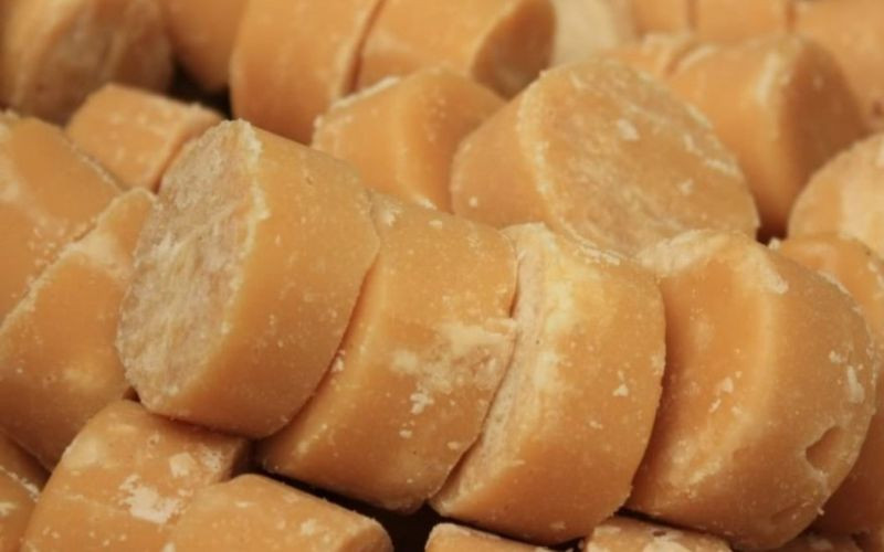 Những khối đường thốt nốt nguyên chất, màu vàng nâu đẹp mắt