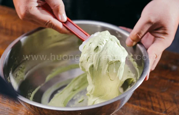 Khám Phá Công Thức Làm Bánh Su Kem Singapore Mềm Mịn, Thơm Ngon Chuẩn Vị 4 Hỗn hợp nhân trà xanh sau khi đã được nấu sánh mịn