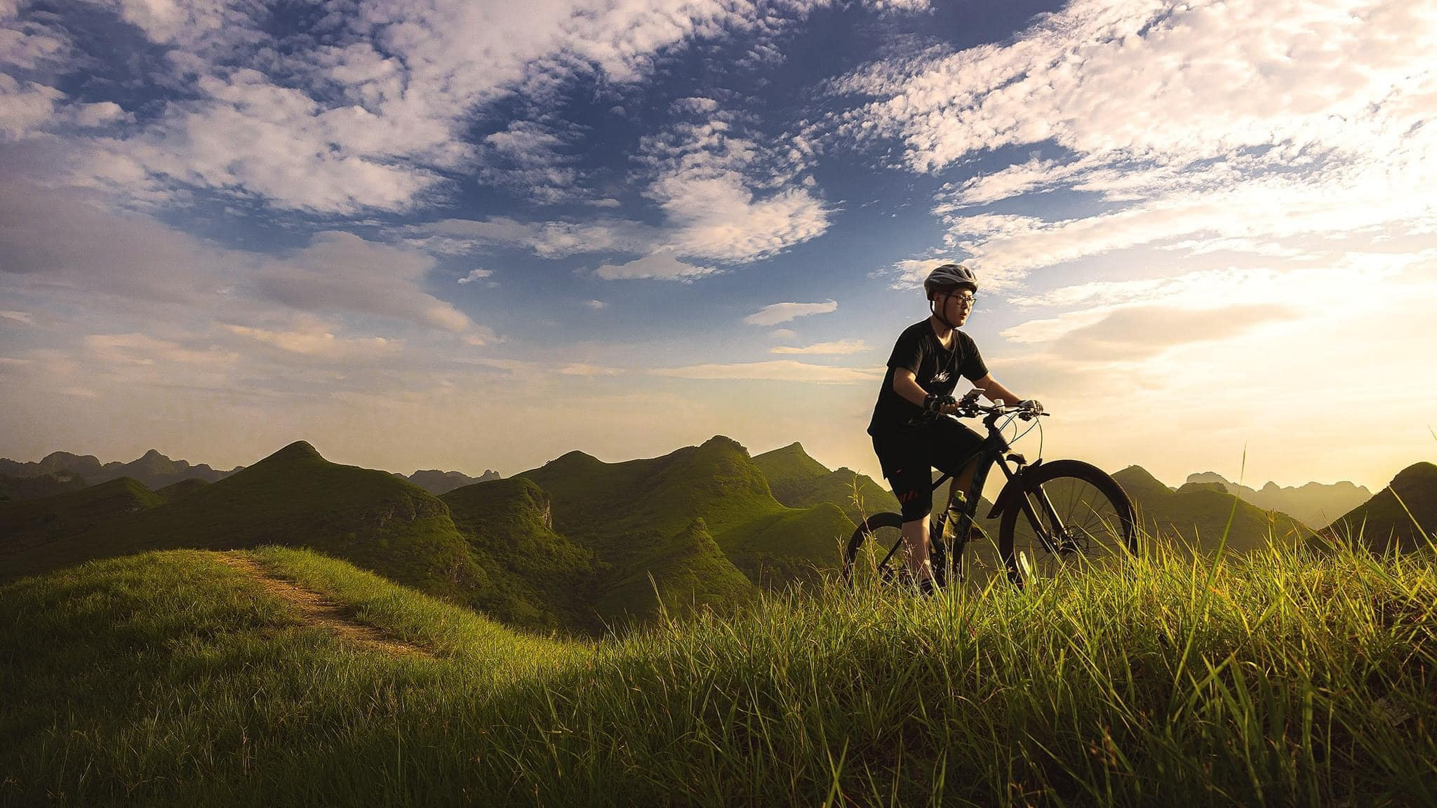 Toàn cảnh đồi cỏ xanh mướt tại Cao Bằng