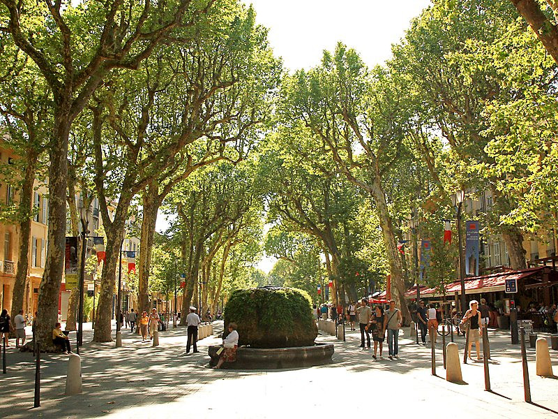 Du lịch miền Nam nước Pháp: Khám phá 11 điểm đến quyến rũ không thể bỏ lỡ 5 Đường phố cổ kính và những kiến trúc Pháp đặc trưng tại Aix-en-Provence