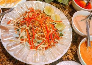 Khám Phá Các Bãi Biển Cam Ranh Tuyệt Đẹp: Cẩm Nang Du Lịch Từ A-Z 6 Món gỏi cá mai tươi ngon, trình bày đẹp mắt