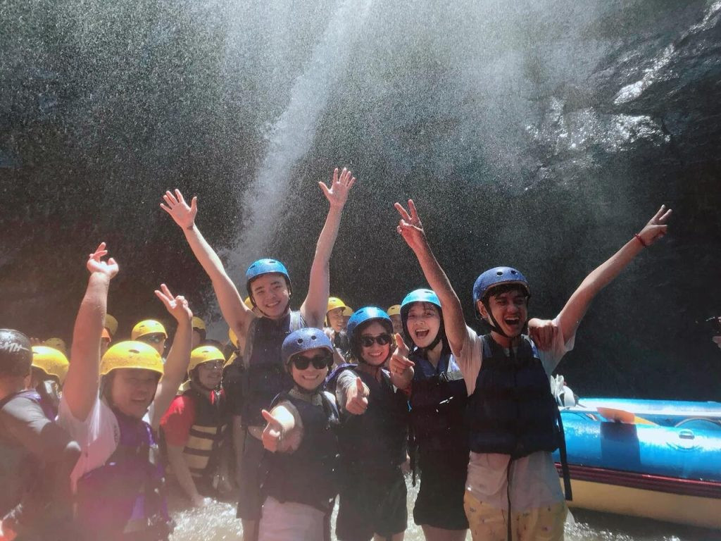 Kinh Nghiệm Du Lịch Bali Tự Túc: Cẩm Nang Khám Phá Hòn Đảo Thiên Đường 4 Di chuyển bằng xe máy khám phá Bali