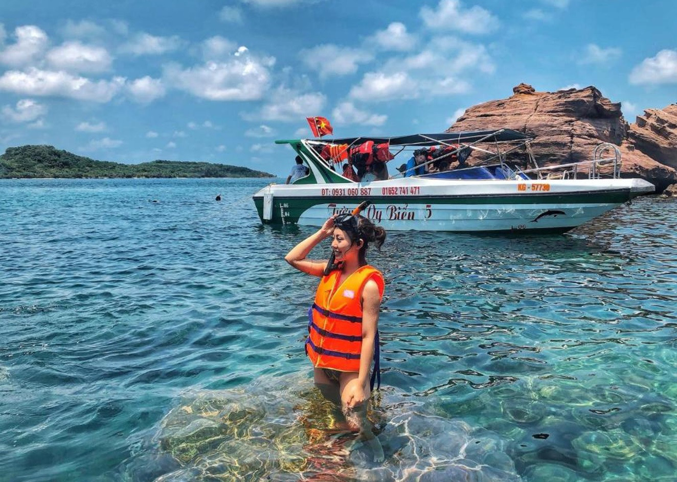 Khám phá thế giới san hô đầy màu sắc tại Hòn Gầm Ghì