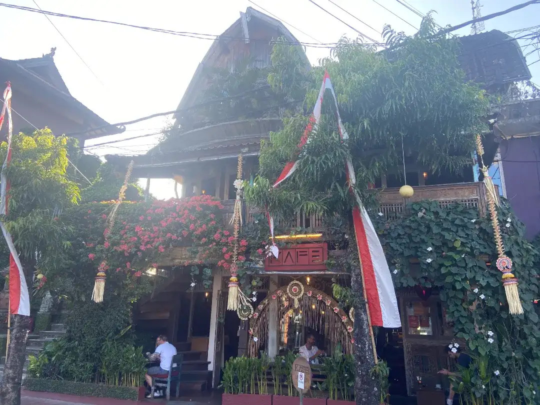 Kinh Nghiệm Du Lịch Bali Tự Túc: Cẩm Nang Khám Phá Hòn Đảo Thiên Đường 10 Tổng hợp các món ăn và quán cafe nổi tiếng ở Bali