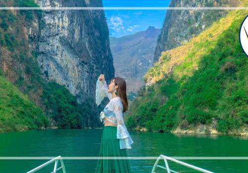 Những thửa ruộng bậc thang xanh mướt trải dài trên sườn núi, thể hiện vẻ đẹp nông thôn Bắc Bộ