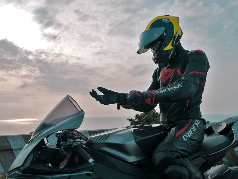 Du khách lựa chọn phương tiện di chuyển đến Yên Tử