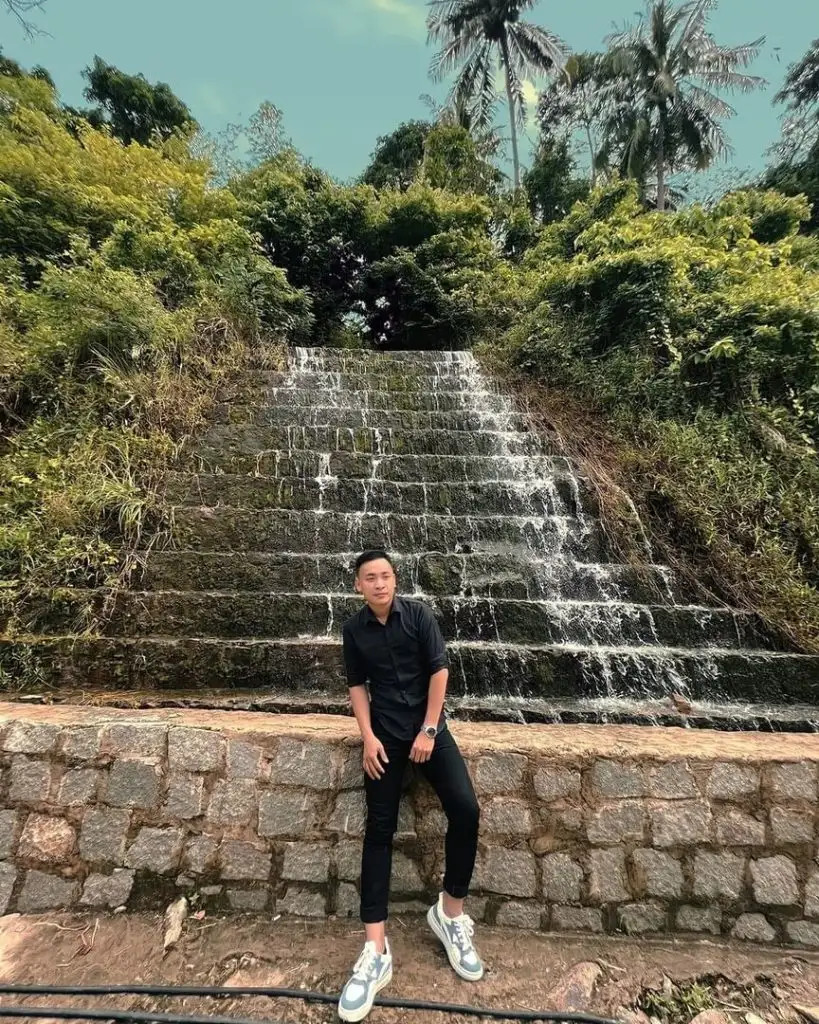 Khung cảnh thiên nhiên thơ mộng tại Thác nước không tên