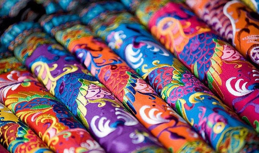 Kinh nghiệm du lịch Thành Đô Trung Quốc tự túc: Cẩm nang từ A-Z 8 Sản phẩm lụa tơ tằm đa dạng, được nhiều du khách yêu thích làm quà lưu niệm