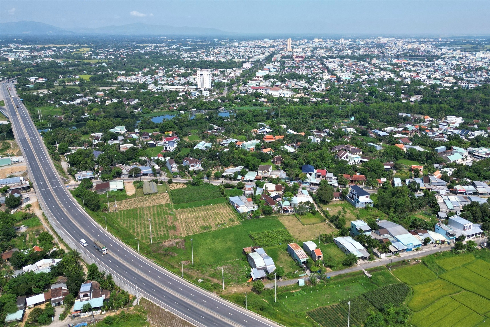 Người dân thể hiện ý kiến về việc đặt tên các đơn vị hành chính mới