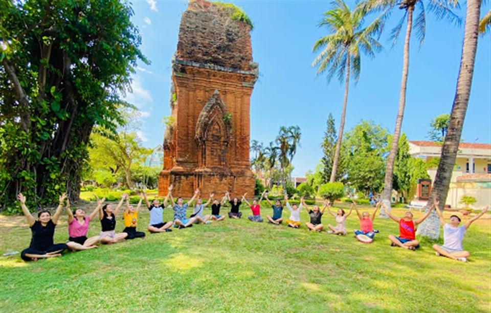 Tháp Đôi Quy Nhơn với không gian xanh rộng lớn