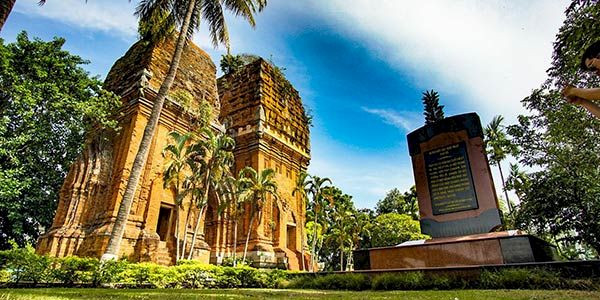 Toàn cảnh Tháp Đôi Quy Nhơn với kiến trúc độc đáo