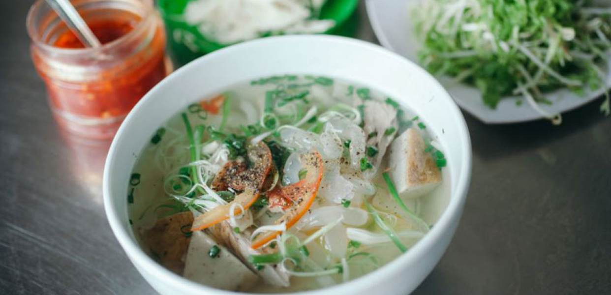 Tô bún sứa thơm ngọt với sứa tươi và chả cá
