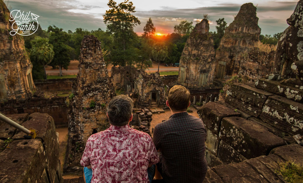 Cẩm Nang Khám Phá Angkor 3 Ngày: Hành Trình Đến Di Sản Thế Giới Huyền Bí 5 Bình minh huyền ảo tại đền Pre Rup, mang lại trải nghiệm đáng nhớ