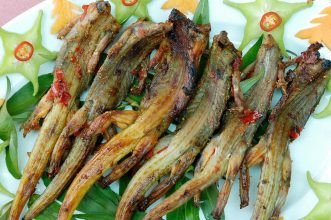 Dông nướng trên than hồng, món đặc sản độc đáo của Ninh Thuận