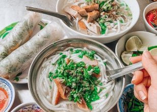 Tô bánh canh chả cá nóng hổi, thơm ngon đặc sản Ninh Thuận