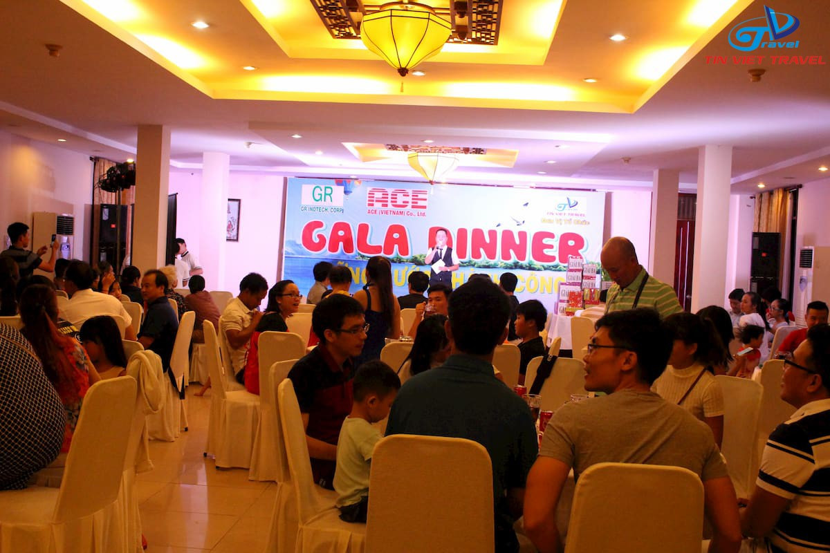 Sân khấu Gala Dinner được trang trí lung linh cho buổi tối tiệc tùng tại Vũng Tàu