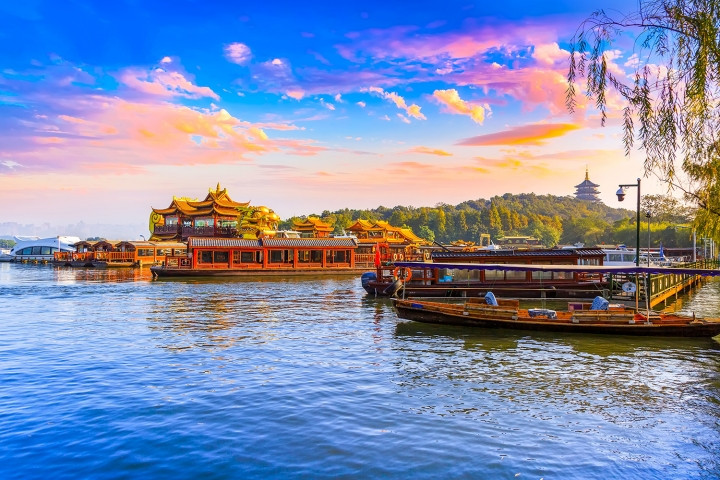 Thành phố Hàng Châu có bề dày lịch sử hơn 1000 năm, sở hữu khung cảnh thiên nhiên hữu tình