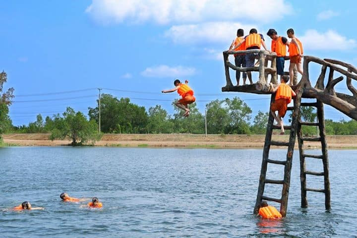 Khám phá các Khu du lịch Đồng Nai nổi bật: Cẩm nang chi tiết từ A-Z 8 Khung cảnh sôi động với các trò chơi dưới nước tại Khu du lịch Bò Cạp Vàng