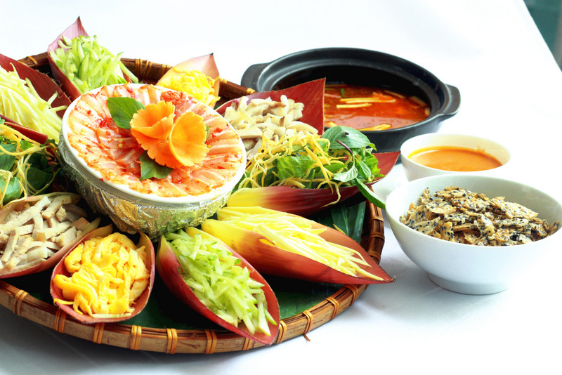 Lẩu Thả Phan Thiết: Khám Phá Đặc Sản Ngũ Hành Đầy Nghệ Thuật Và Những Địa Chỉ Nức Tiếng 7 Xoa dịu chiếc bụng đói với lẩu thả tại quán Cơm Niêu Vivu Food