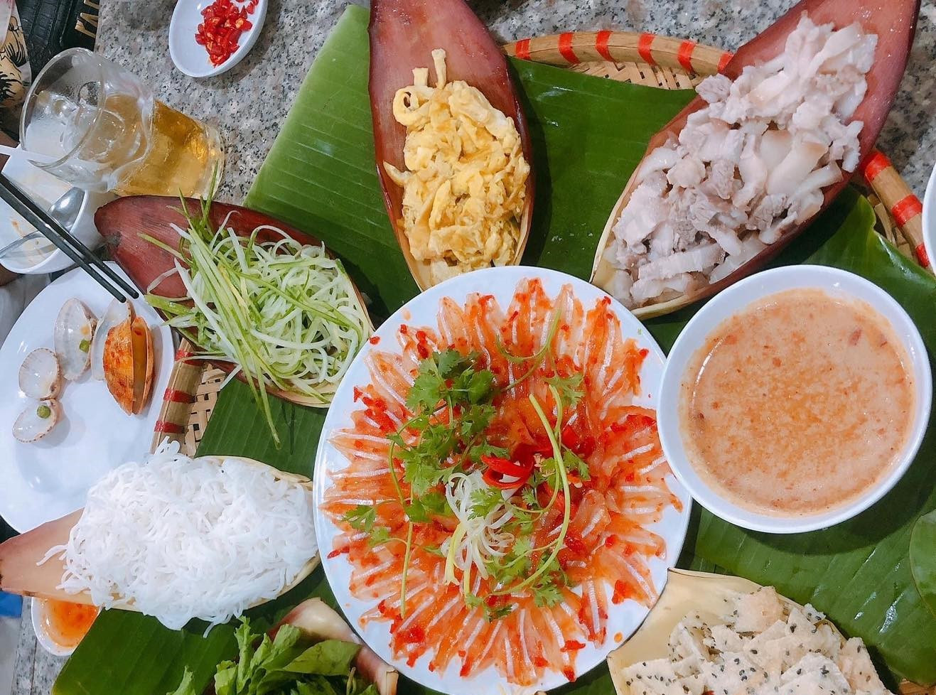 Lẩu Thả Phan Thiết: Khám Phá Đặc Sản Ngũ Hành Đầy Nghệ Thuật Và Những Địa Chỉ Nức Tiếng 8 Bi Bo là quán lẩu thả Bình Thuận ngon - bổ - rẻ