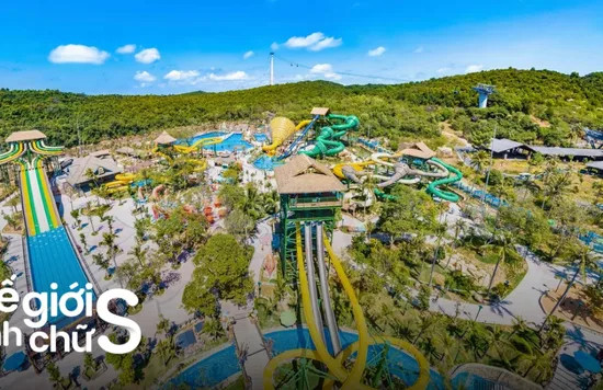 Toàn cảnh Công viên nước Aquatopia thuộc Sun World Hòn Thơm Phú Quốc với nhiều trò chơi dưới nước