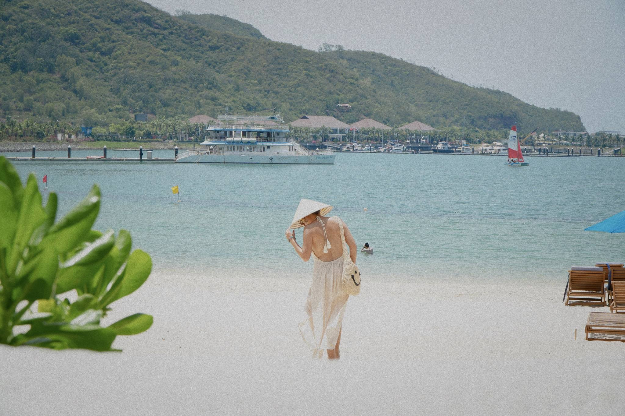 Bãi biển riêng yên bình của Marina Beach Club Nha Trang