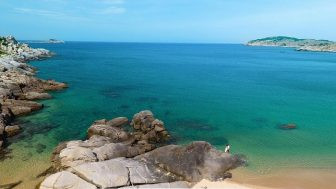 Bãi Chuối Ninh Thuận có dòng nước trong veo