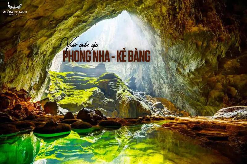Cảnh quan hùng vĩ bên trong Vườn Quốc gia Phong Nha - Kẻ Bàng với những khối đá vôi và thảm thực vật phong phú