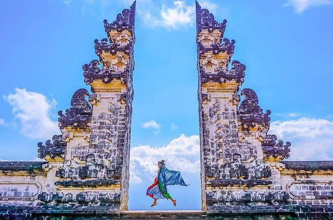 Bãi biển Nusa Dua với làn nước trong xanh và cát trắng