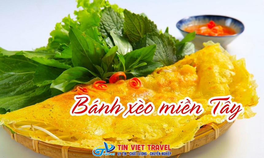 Món bánh xèo miền Tây thơm ngon được bày bán tại chợ nổi Cái Răng