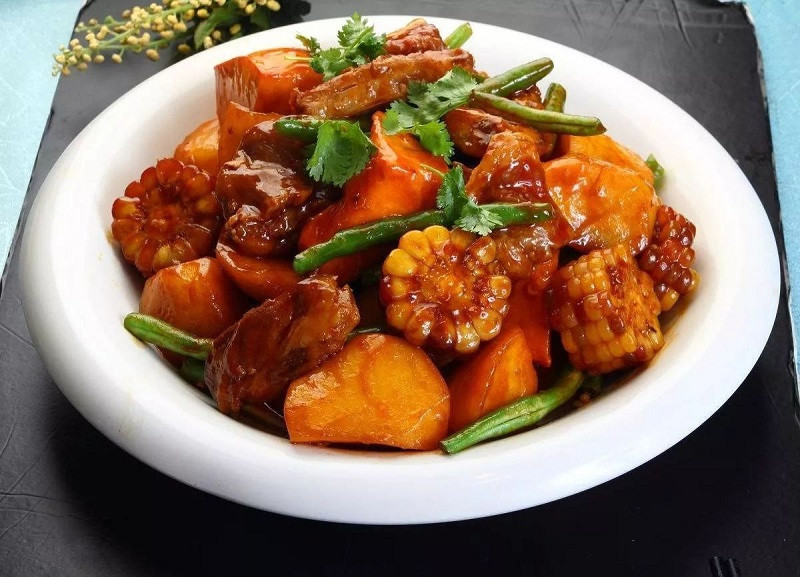 Món hầm Đông Bắc ấm nóng là lựa chọn lý tưởng cho tiết trời se lạnh ở Cáp Nhĩ Tân