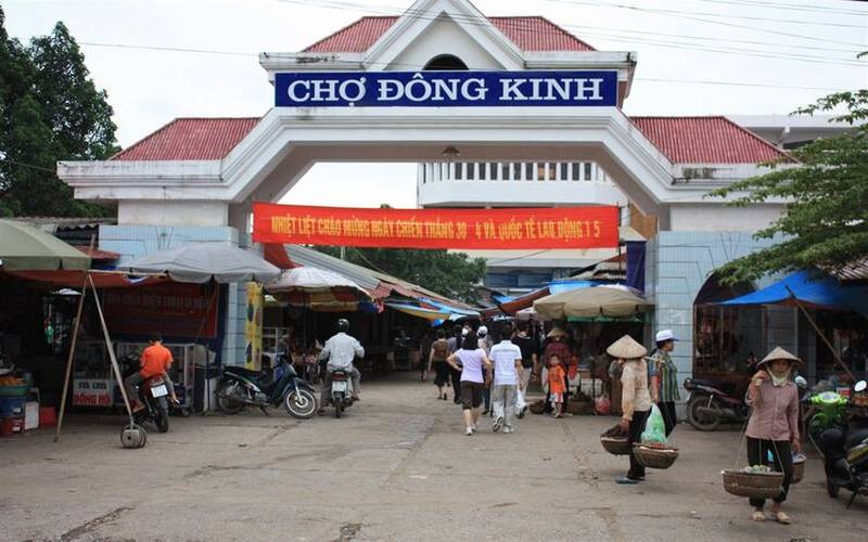 Chợ Đông Kinh sầm uất với đa dạng mặt hàng