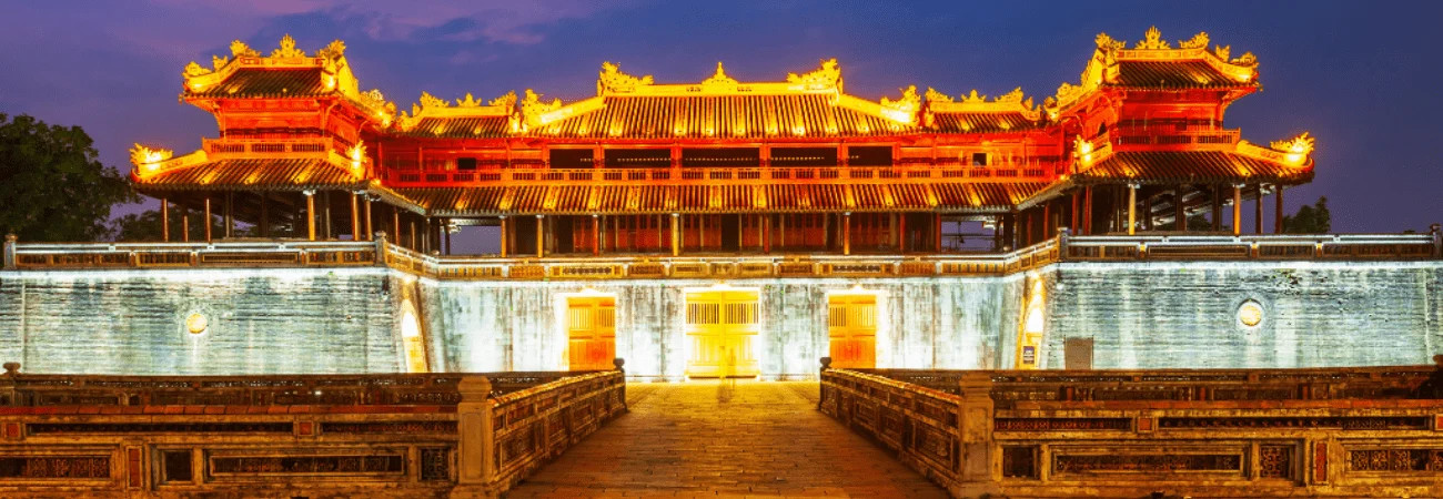 Khám phá Đại Nội Huế: Cẩm nang chi tiết về trái tim Cố đô 3 Cổng Ngọ Môn Đại Nội Huế với kiến trúc uy nghi, là cửa chính dẫn vào Hoàng thành