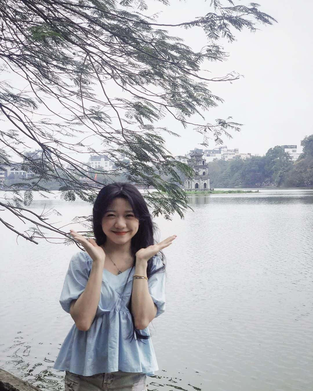 Tháp Rùa cổ kính giữa Hồ Gươm, biểu tượng của thủ đô Hà Nội