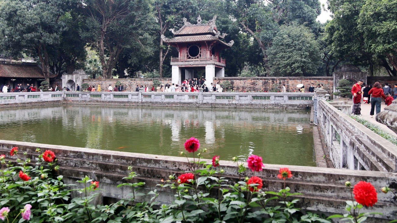 Hồ Văn với gò Kim Châu và Phán Thủy Đường tại Văn Miếu Quốc Tử Giám